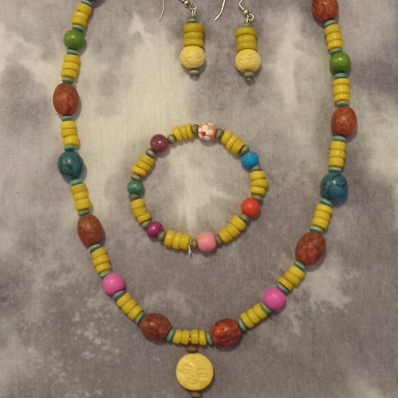 Handmade Ecuadorian Colorful Jewelry Set - Picture 2 of 8